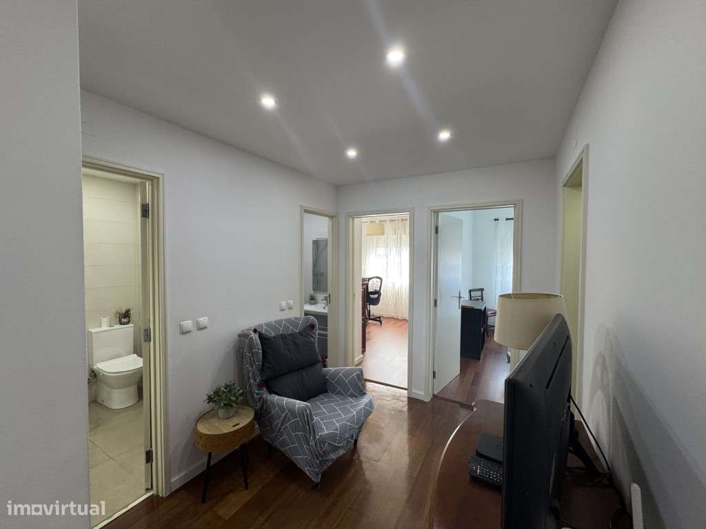 T4 Totalmente remodelado em Alfornelos - Junto ao Metro - Grande imagem: 5/16