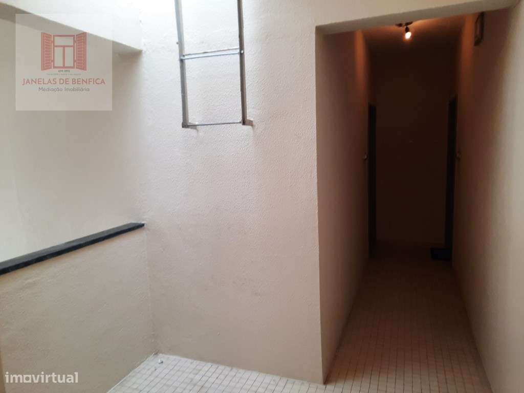 Vende-se T1- Amadora Junto a estação de Comboio e Metro da Reboleira-8