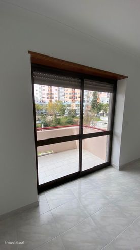 Apartamento T1 totalmente remodelado em Almada-22