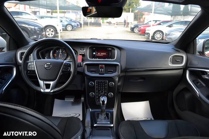 Volvo V40 D4 Geartronic RDesign - 32