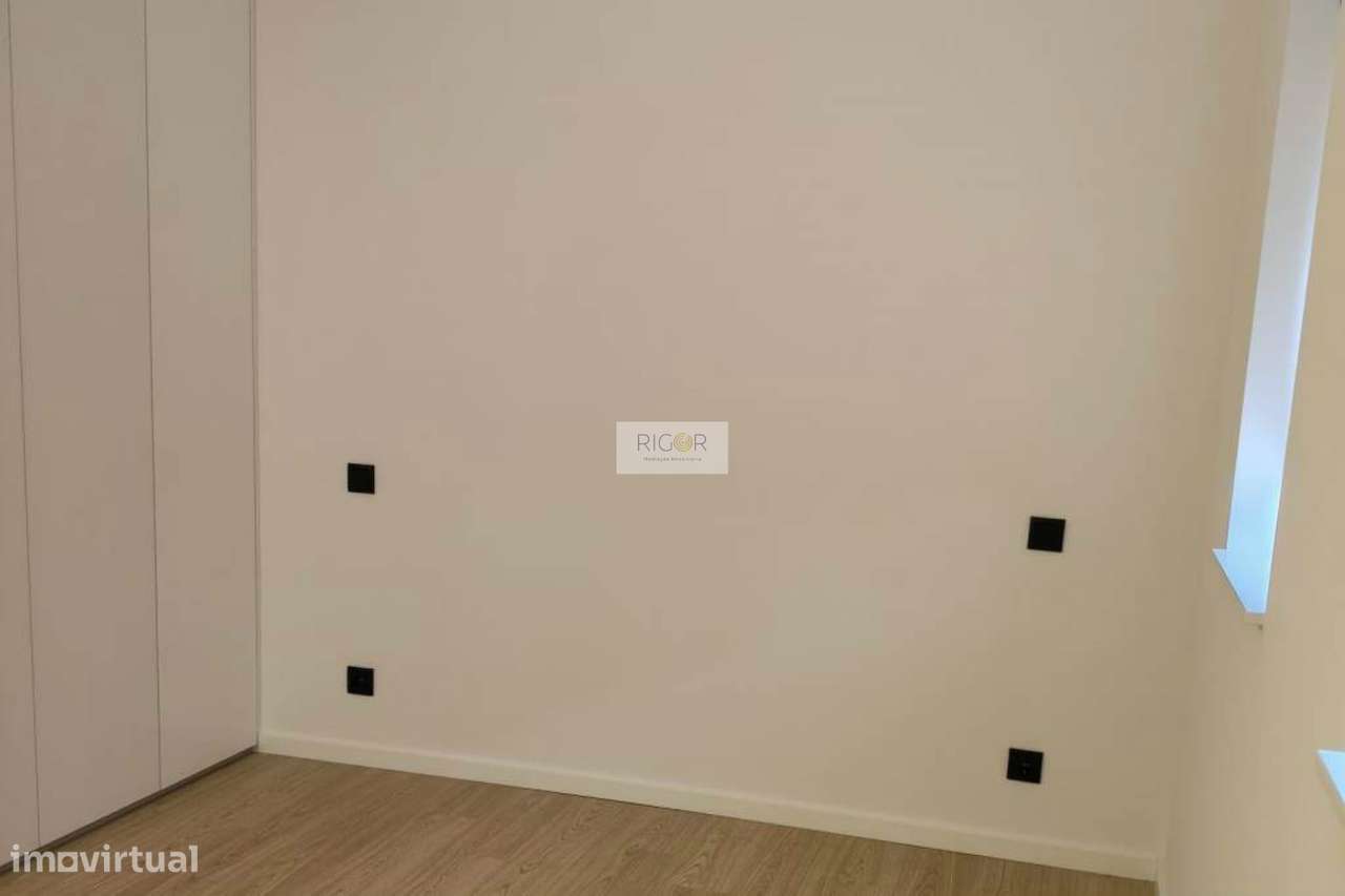 Apartamento T3 em Matosinhos, junto ao metro, pronto a habitar.-14