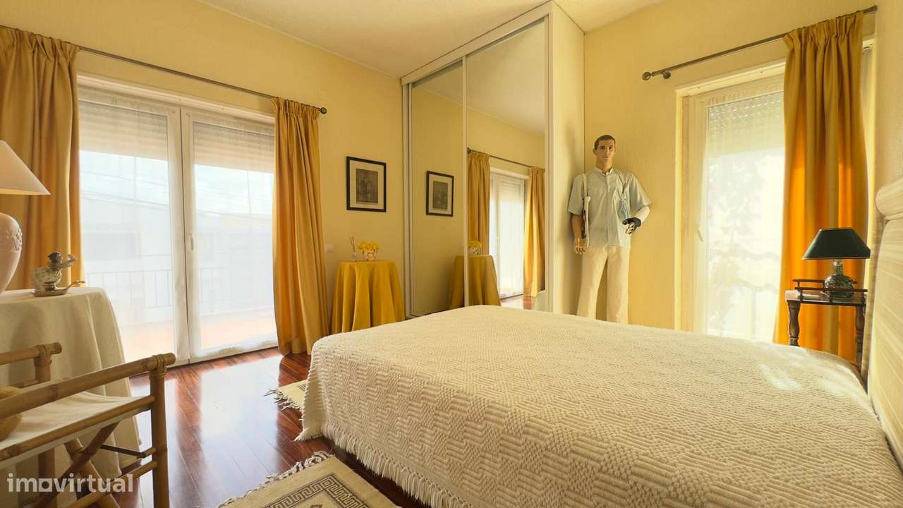 Moradia T6 - 220m2 - 3 pisos - 2 garagens - Barro - Pinheiro de Loures-29