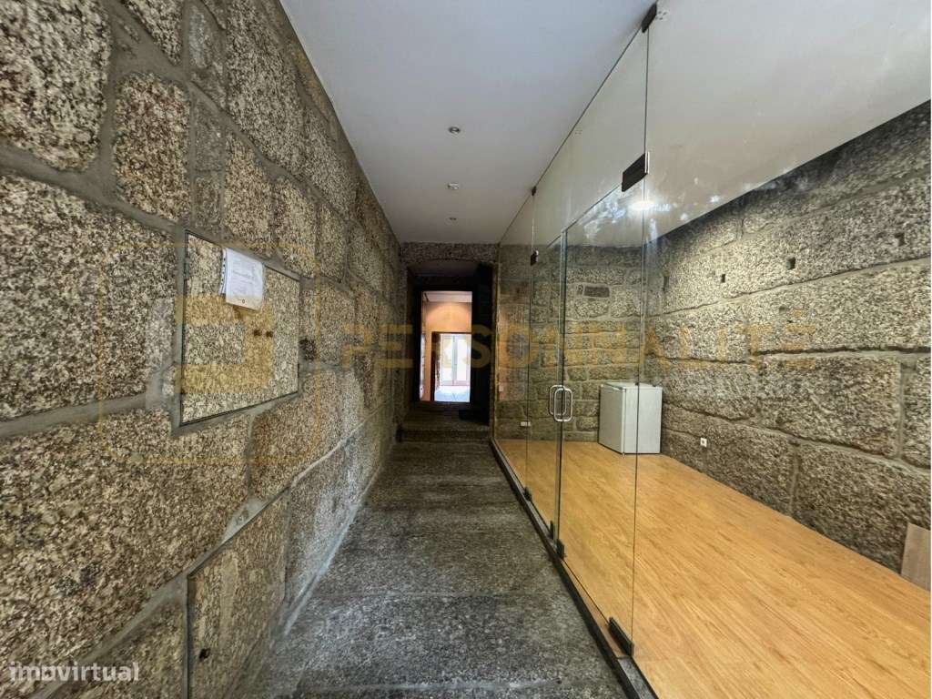 Loja Restaurada no Centro Histórico de Guimarães - Grande imagem: 3/11