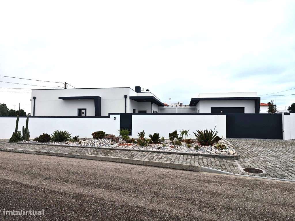 Moradia térrea T3 com garagem perto de Coruche-0