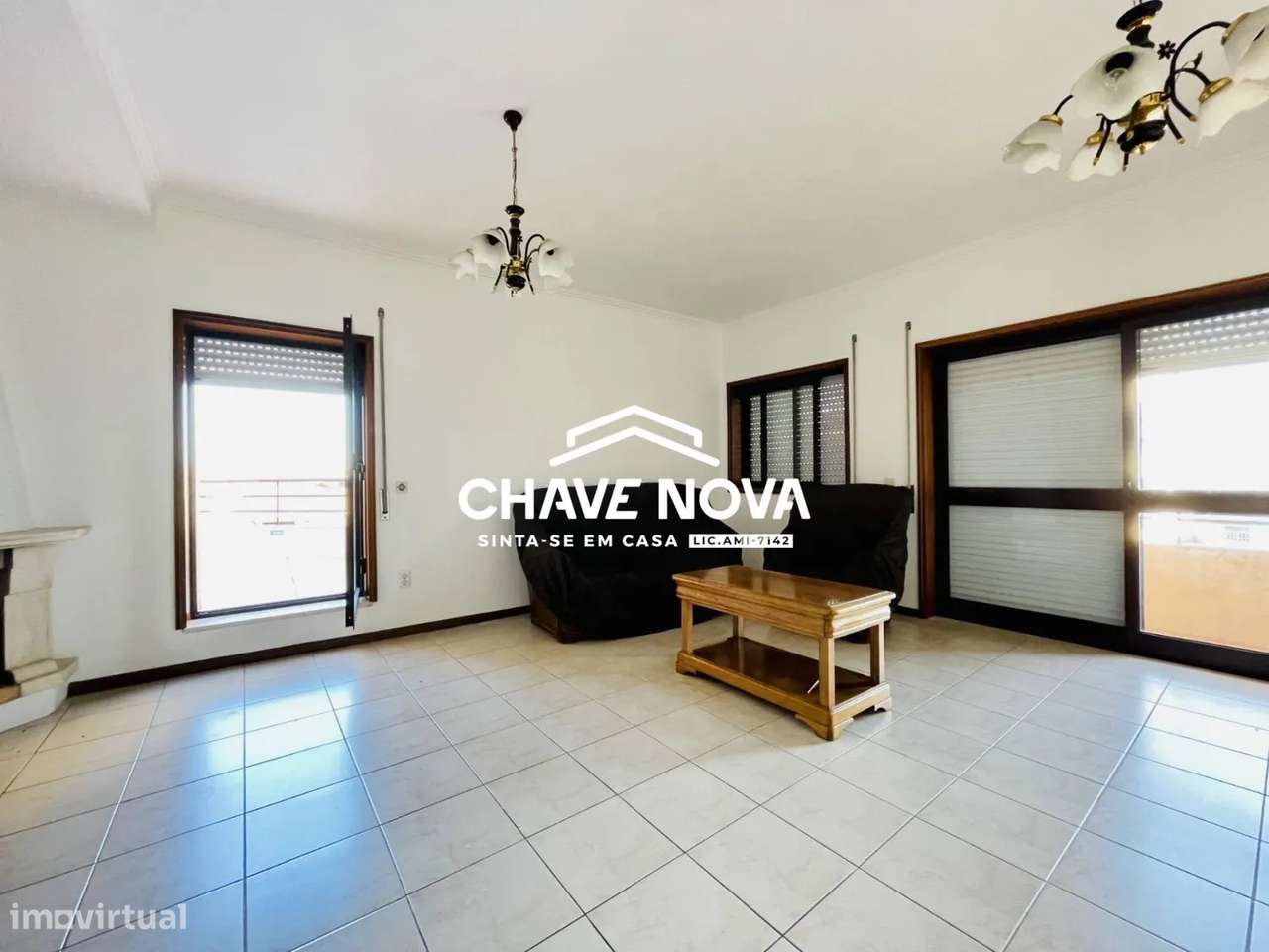 Apartamento T3 com Terraço junto à EN1 em Santa Maria da Feira-6