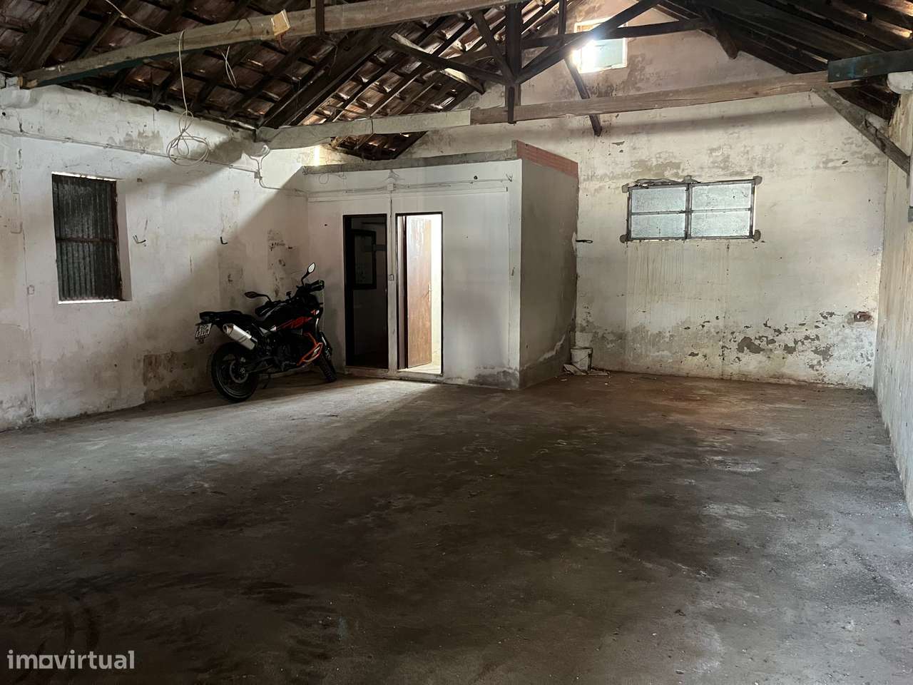 Terreno c/ Armazém c/ Projeto aprovado para construção de moradia!-16