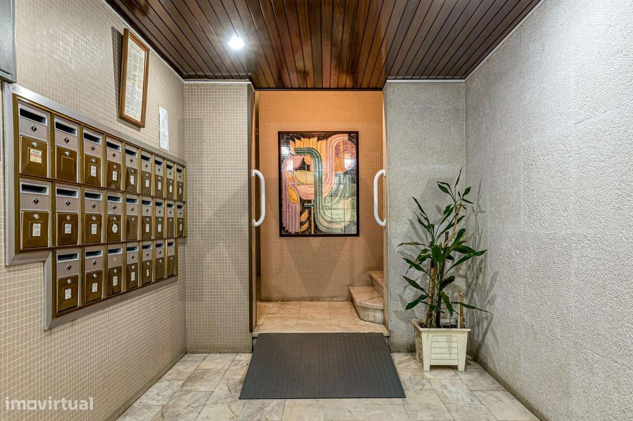 T2 para Arrendamento no Areeiro – Excelente Localização, Parqueamento - Grande imagem: 3/30