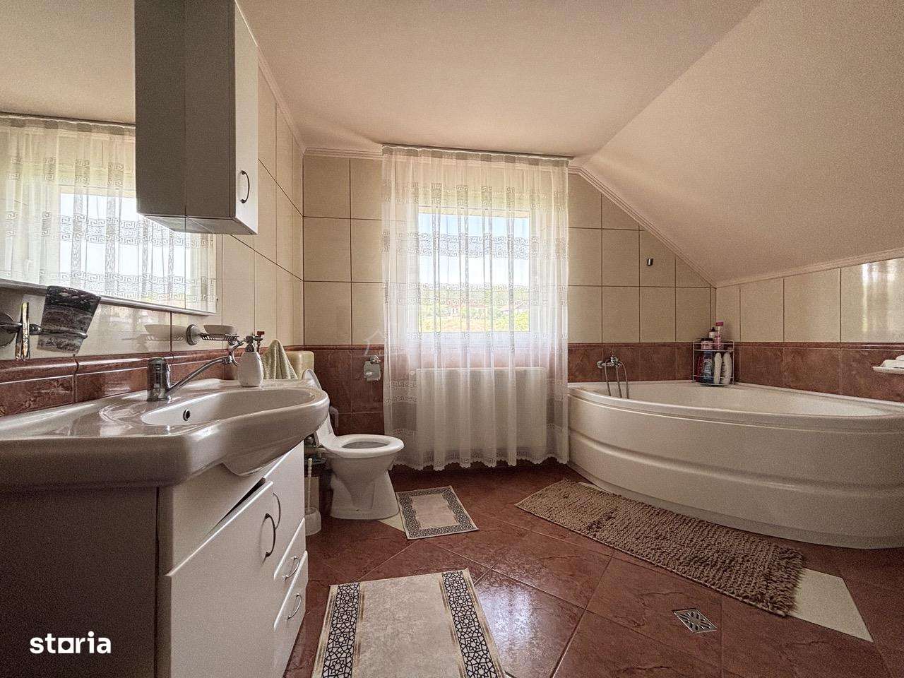 Casa - Vila - str. Piatra Craiului-10