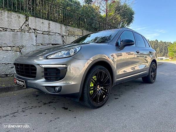 Porsche Cayenne - 1