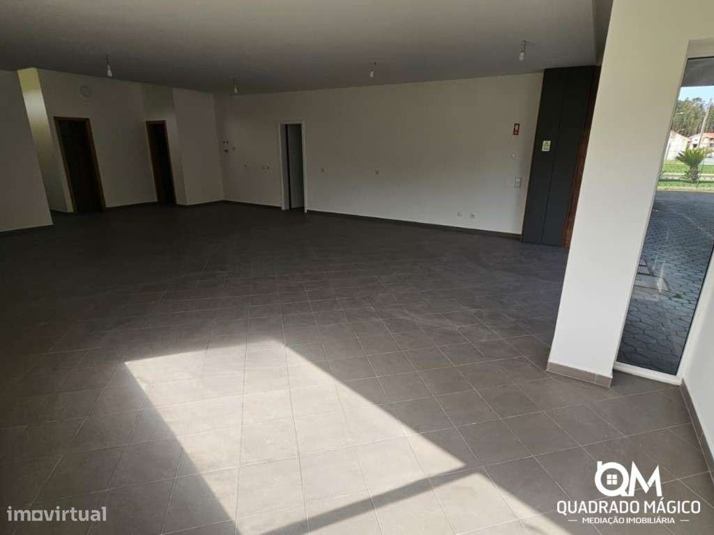 Loja para arrendamento a escassos minutos do Centro da Feira! - Grande imagem: 5/18