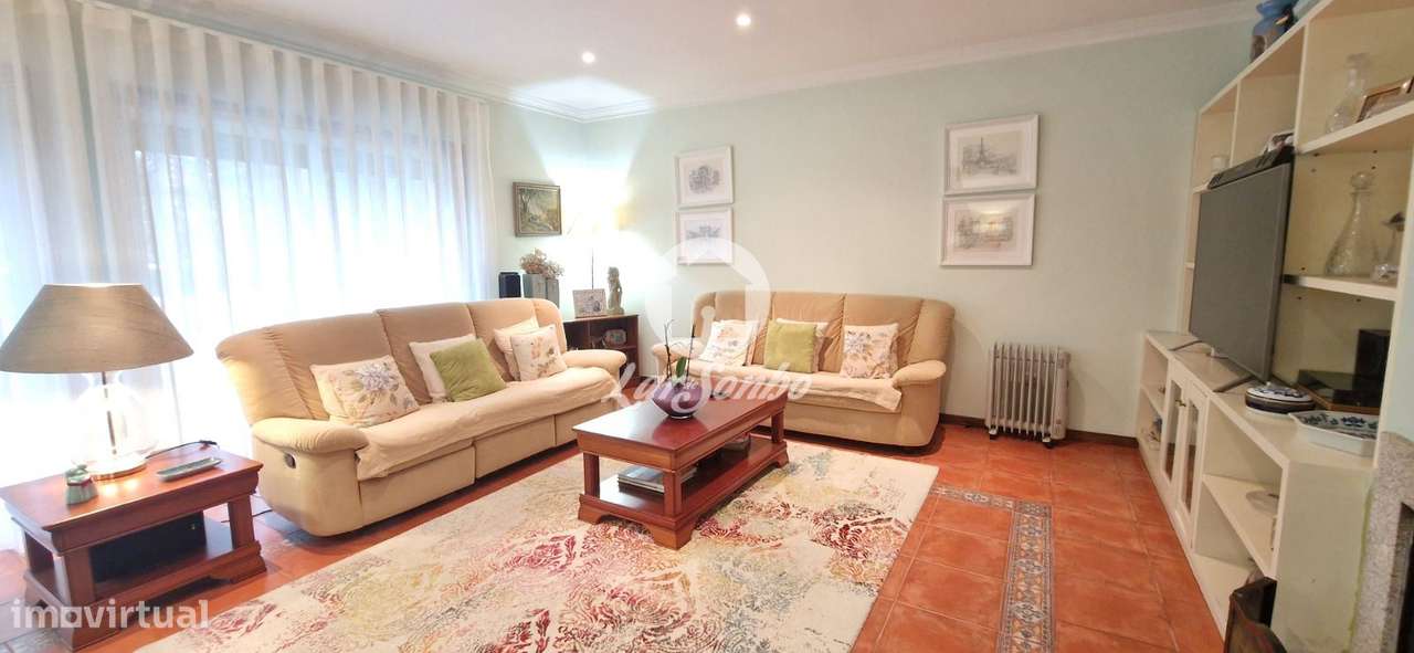 Moradia Espaçosa T4 com Jardim, Churrasqueira e Estacionamento para... - Grande imagem: 4/28