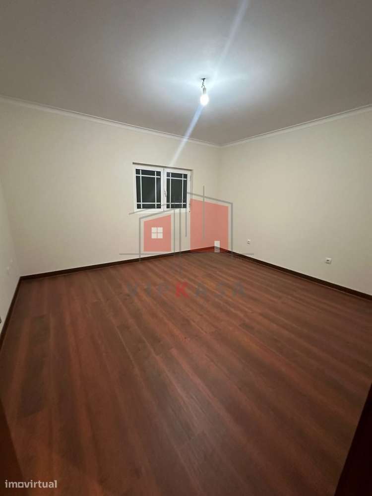 Moradia V3 com 1070 m2 de Terreno-7