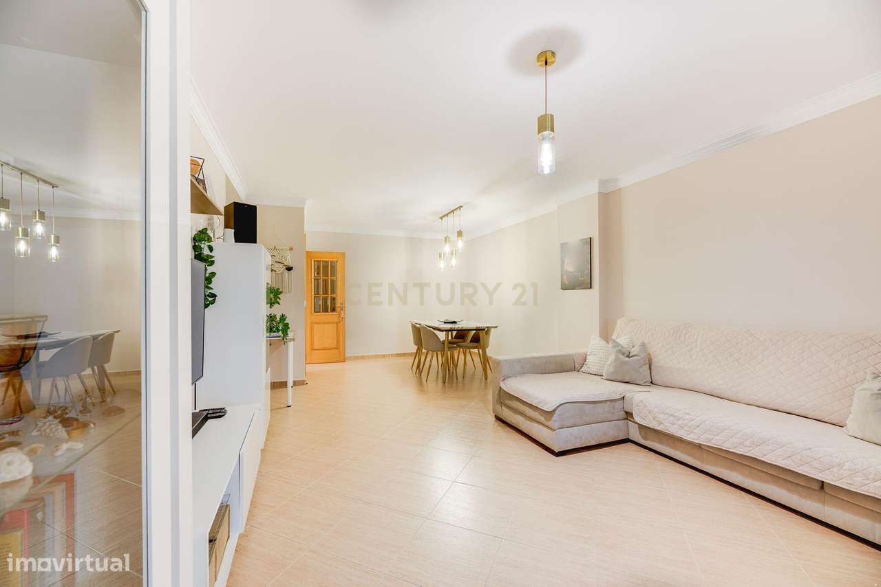 Fantástico T3 semi-remodelado, com áreas generosas e ótima luminosidad - Grande imagem: 5/37