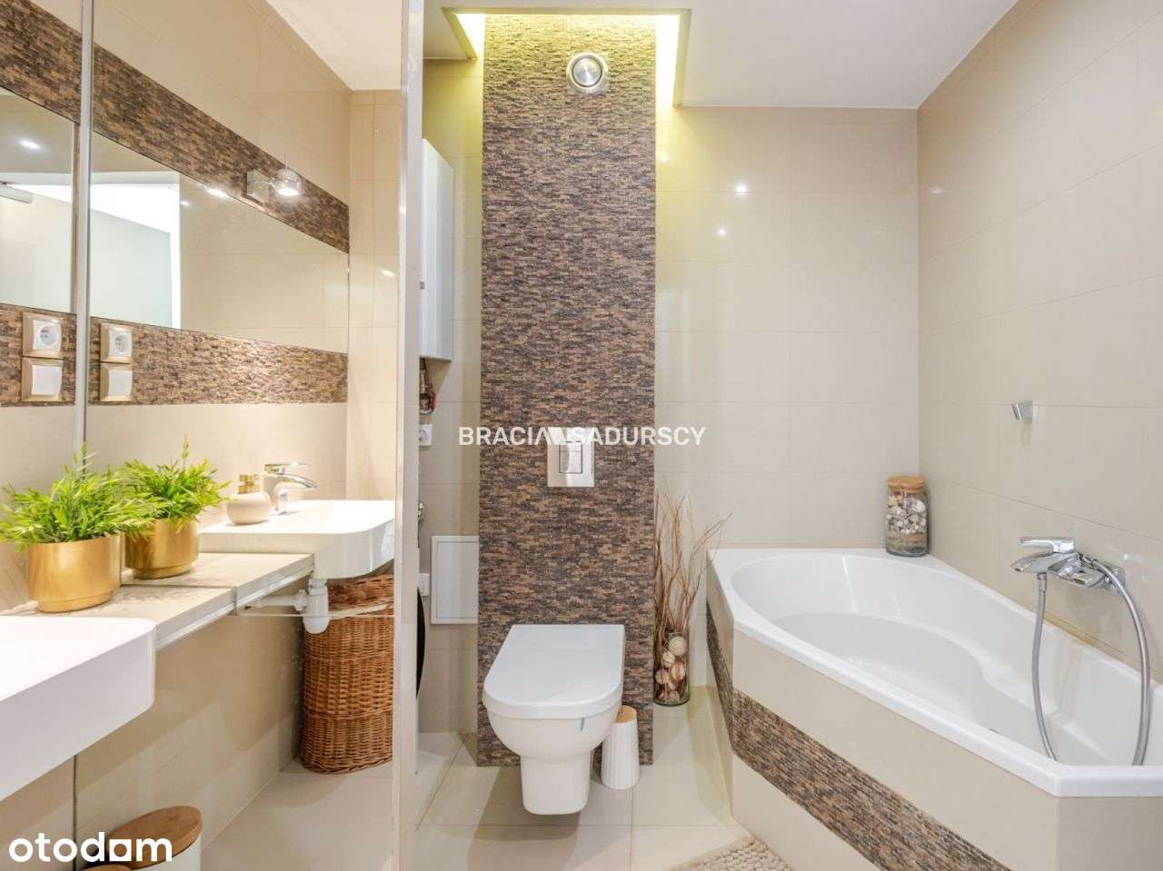 Dom z kominkiem i fotowoltaiką-14