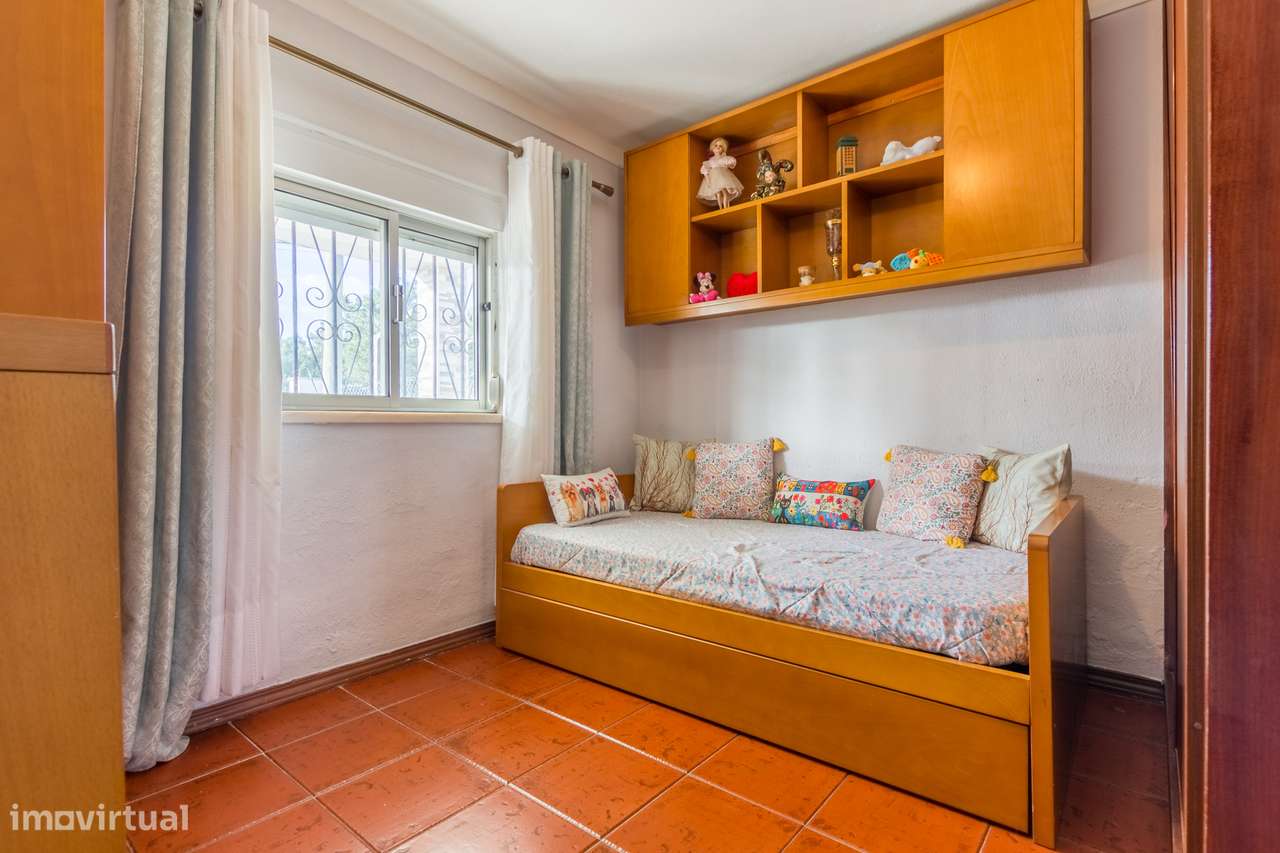 Moradia T2 com piscina e com Anexo T1 em Fernão Ferro, Seixal-20