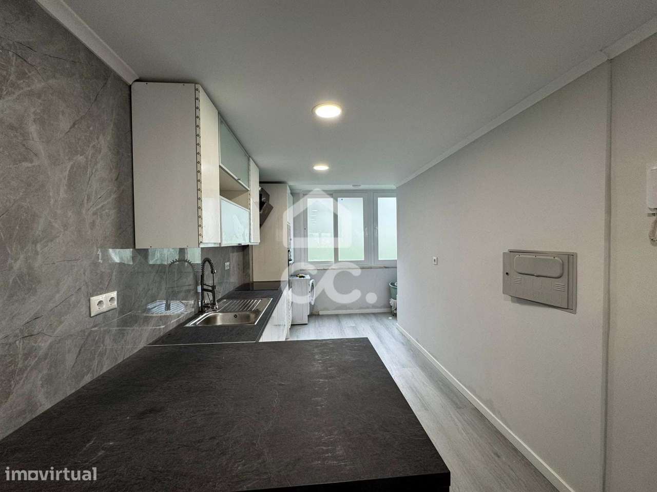 Apartamento T2  totalmente renovado em Benfica-4