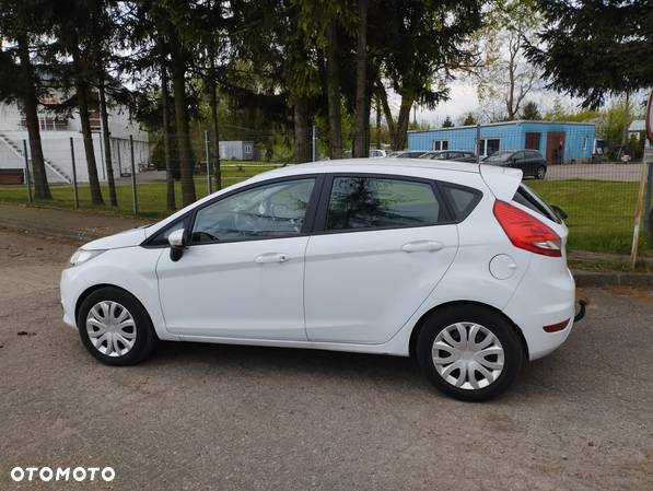 Ford Fiesta 1.6 TDCi Ambiente - 13