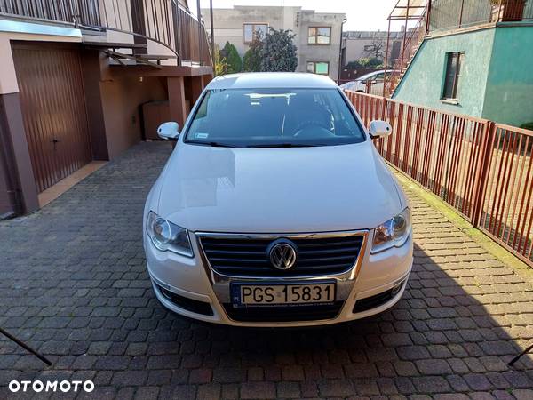 Volkswagen Passat 1.8 TSI Highline - 2