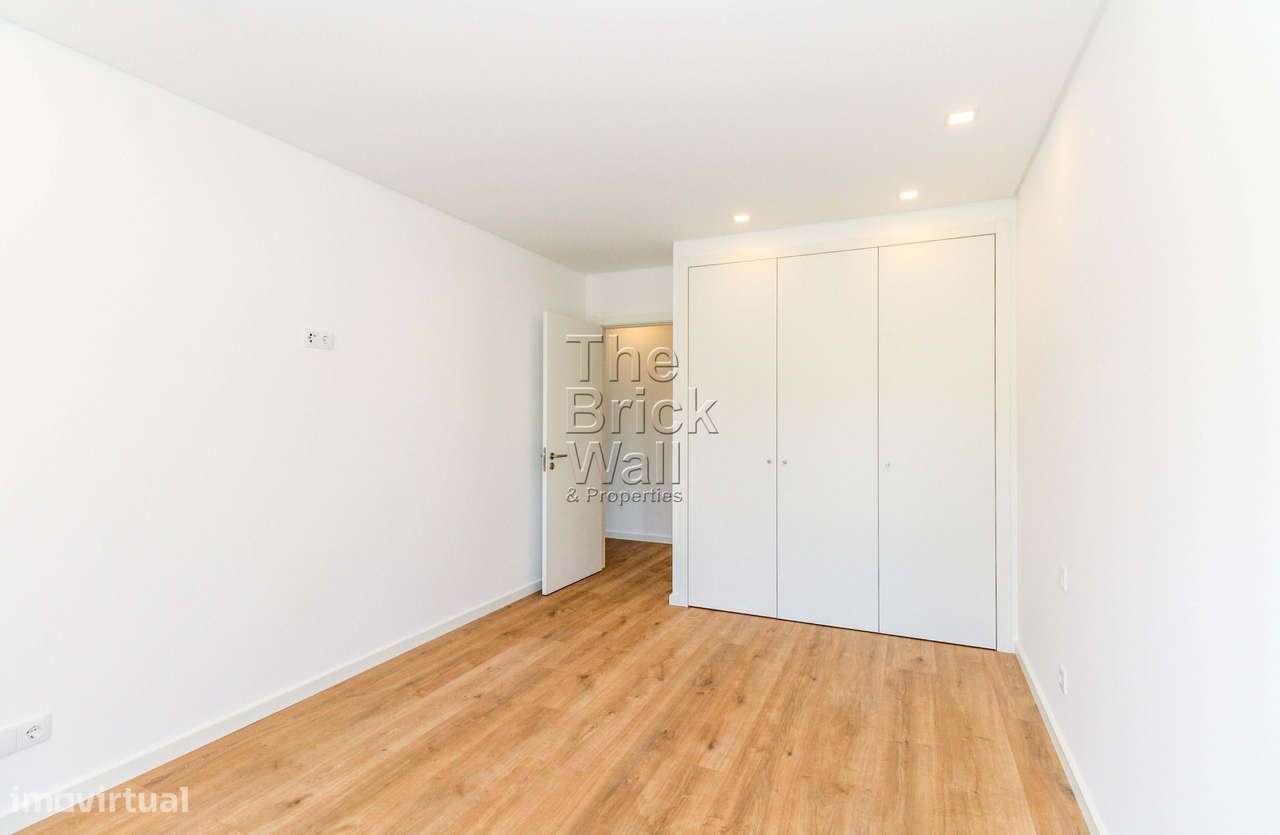 Apartamento T3 em condomínio fechado com piscina em zona central de Al - Grande imagem: 5/23