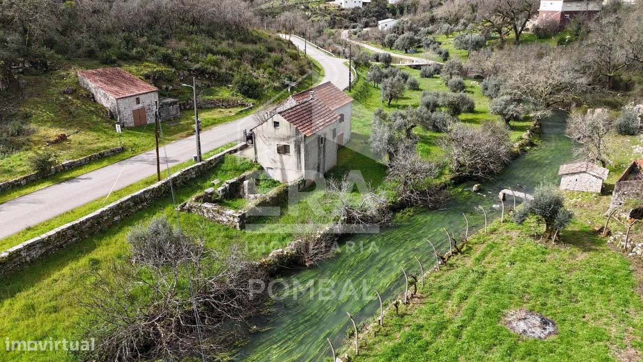 Duas moradias de tipologia t2 inseridas num terreno com 8100m2 - Grande imagem: 5/29