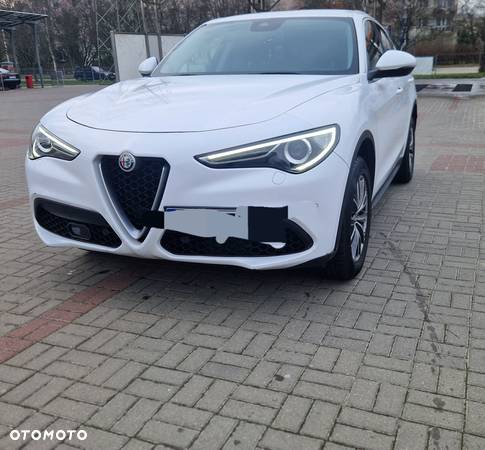 Alfa Romeo Stelvio - 1