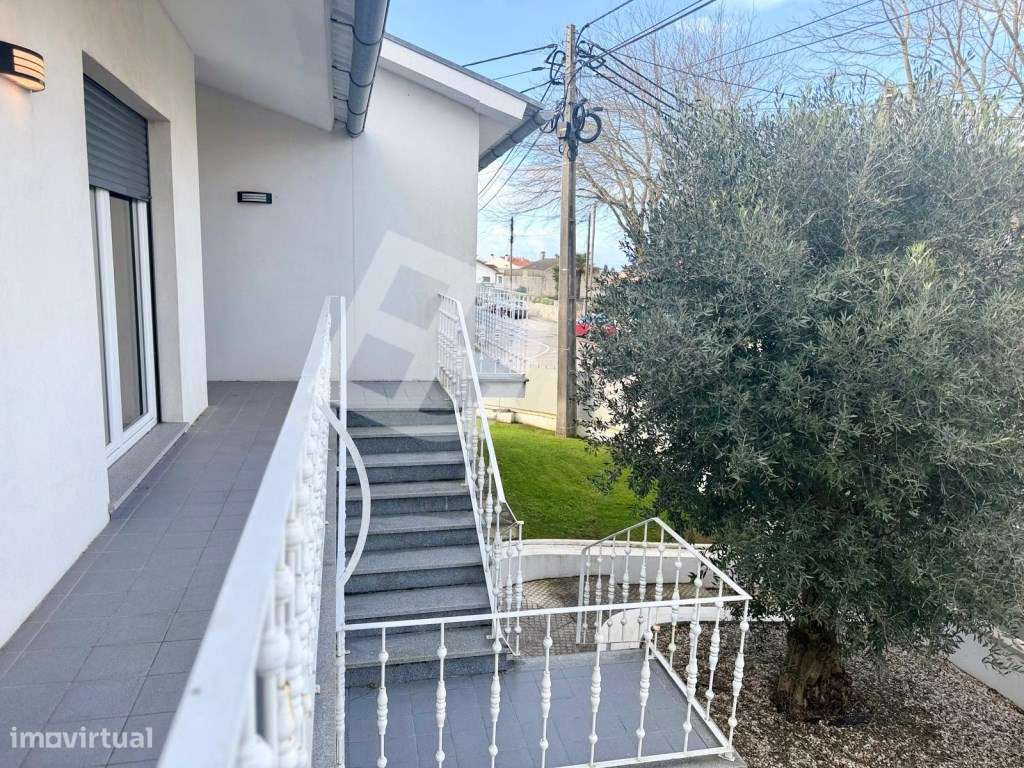 Moradia T4 Isolada c/ Jardim - Patela - S. Bernardo-45