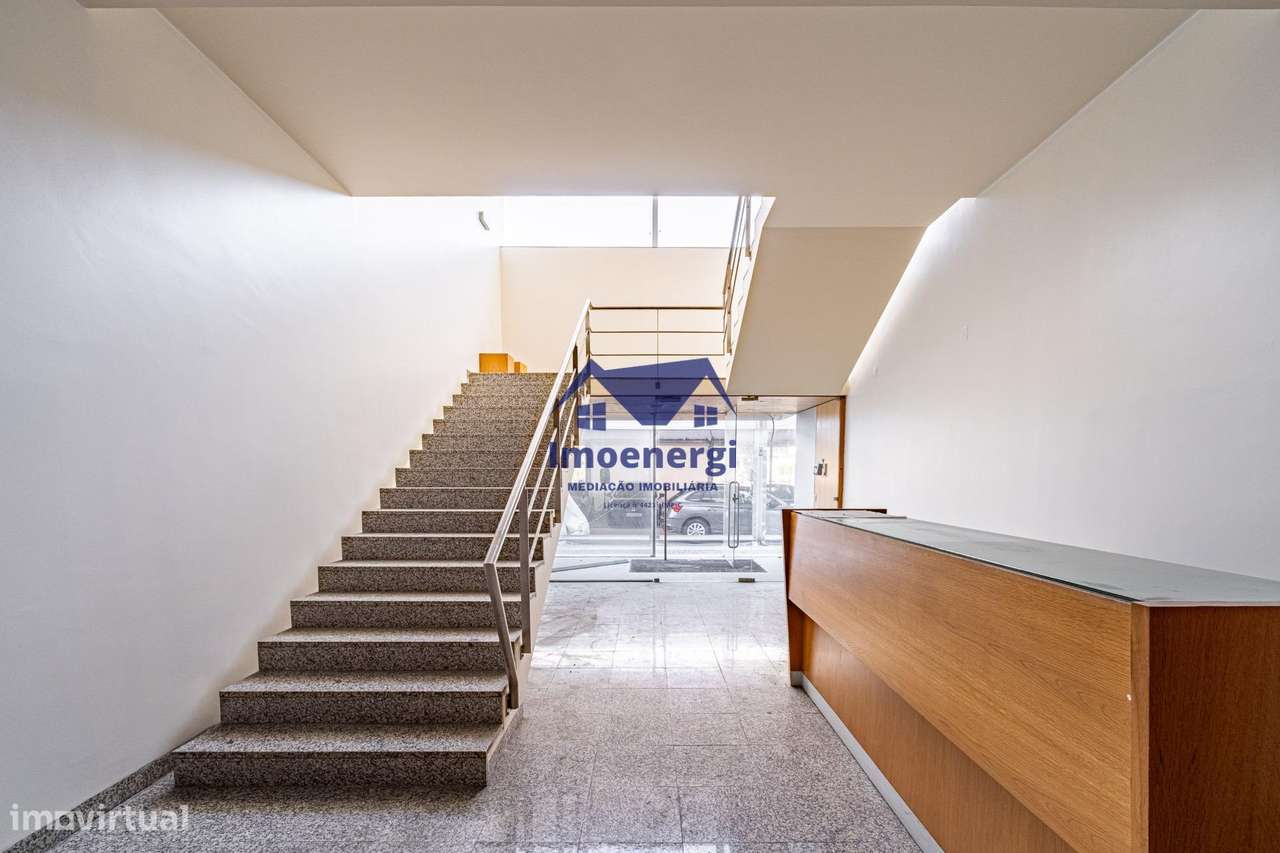 Armazém 1º andar com monte cargas – Zona Industrial da Varziela - Grande imagem: 4/29