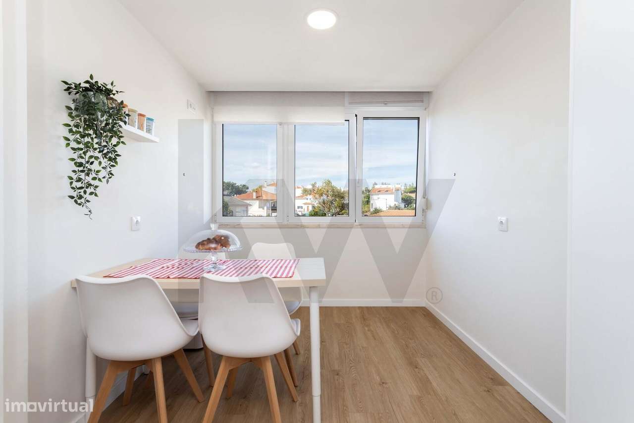 Luminoso T1 em Carcavelos: O Conforto Perfeito Perto do Mar e A5-10