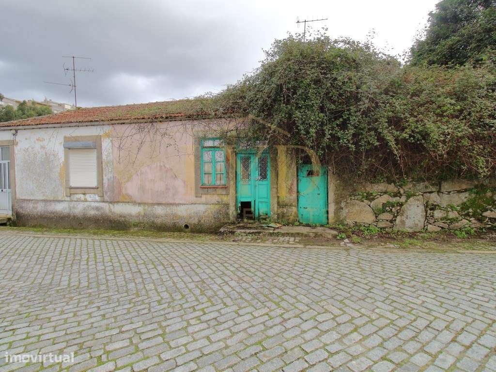 Moradia para restauro Águas Santas-7