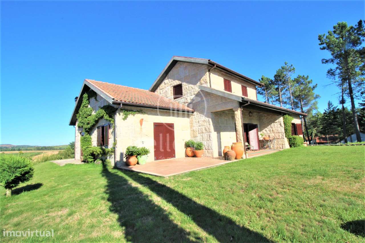 Moradia T5 na Aldeia Nova, Montalegre - Grande imagem: 1/38