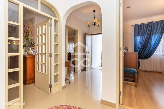 Moradia Isolada T8 em terreno de 1000 m2 em Belverde-22
