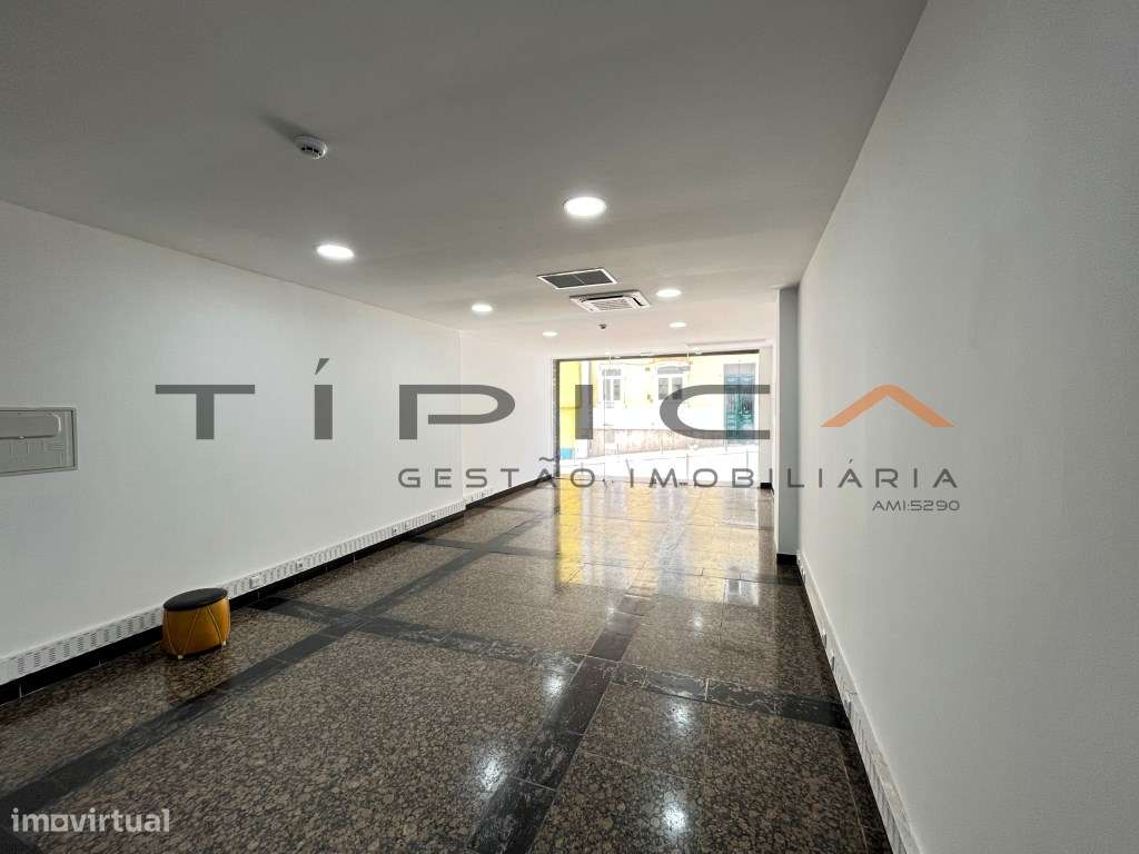 Loja com dois pisos bastante perto da Praça Paiva Couceiro - Grande imagem: 5/8