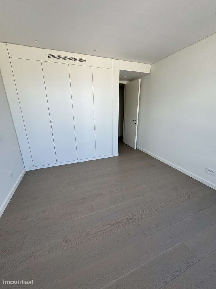 Exclusivo T4 no Prata Riverside Village-12