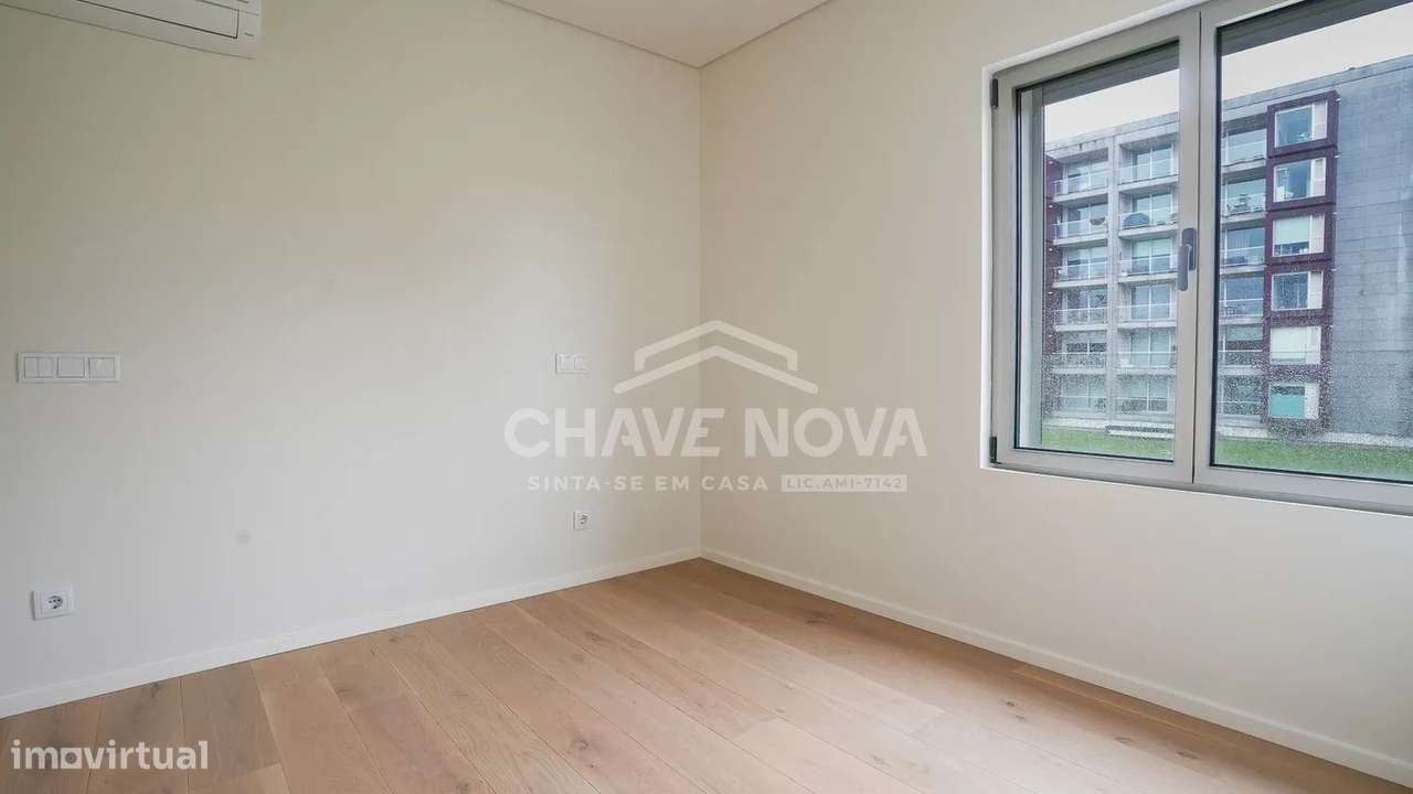 Apartamento T2 Novo com Varanda e Lugar de Garagem- Canidelo-9