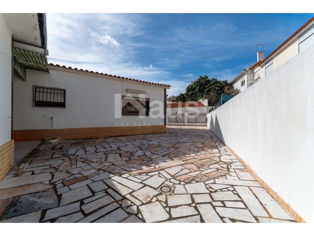 Moradia isolada T4 térrea com garagem-26