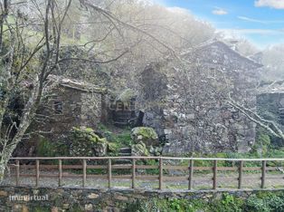 Duas casas de pedra para restaurar em aldeia de xisto. Junto de café e - Grande imagem: 2/12