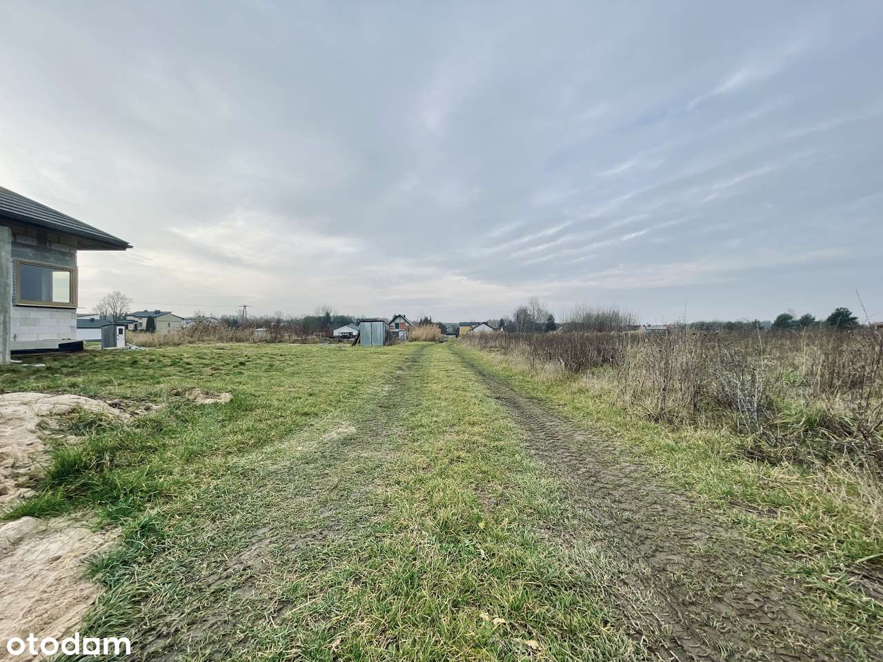 Prąd, woda, kanalizacja | Droga utwardzona | Prostokąt | Płaska | Park-16