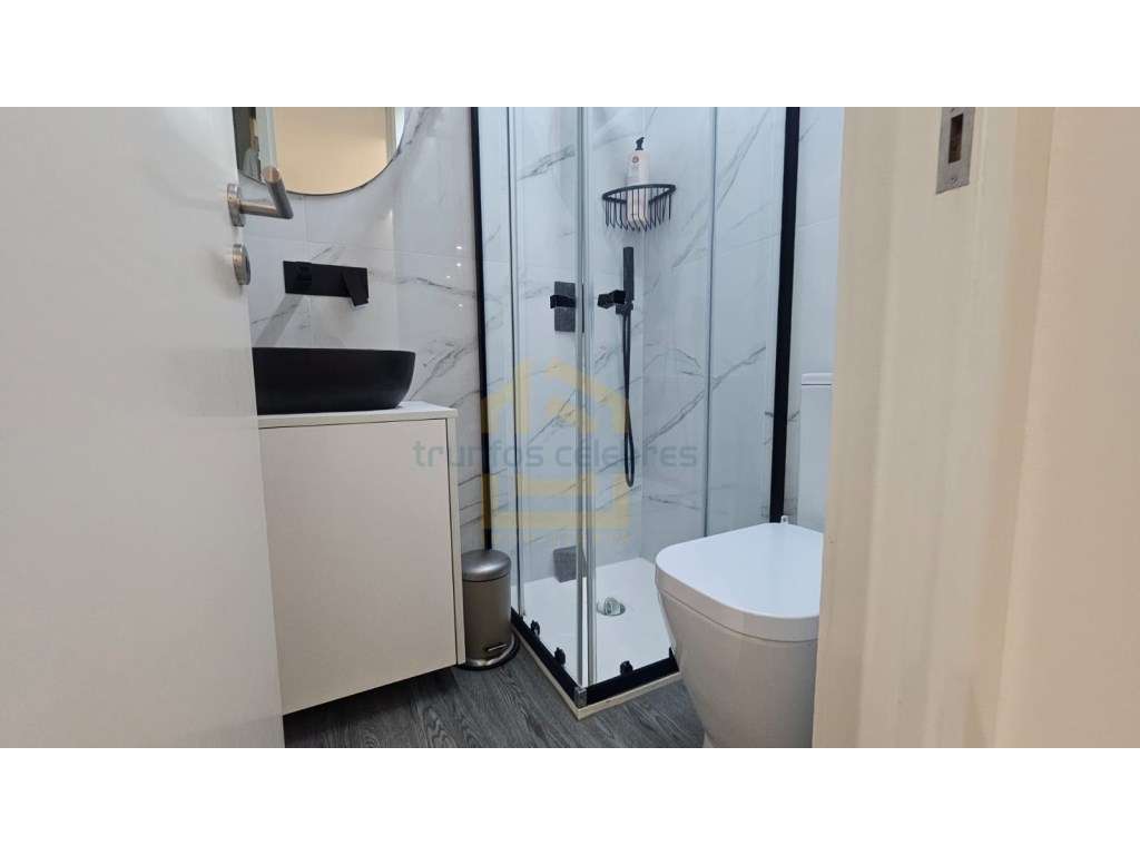 Apartamento T2 Totalmente Renovado com lugar de garagem a 100mt da ...-42