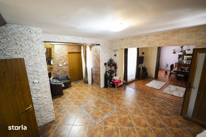 Casa 8 camere, 326 mp utili, teren 835 mp – cartier Rovine-Lapus Arg-14