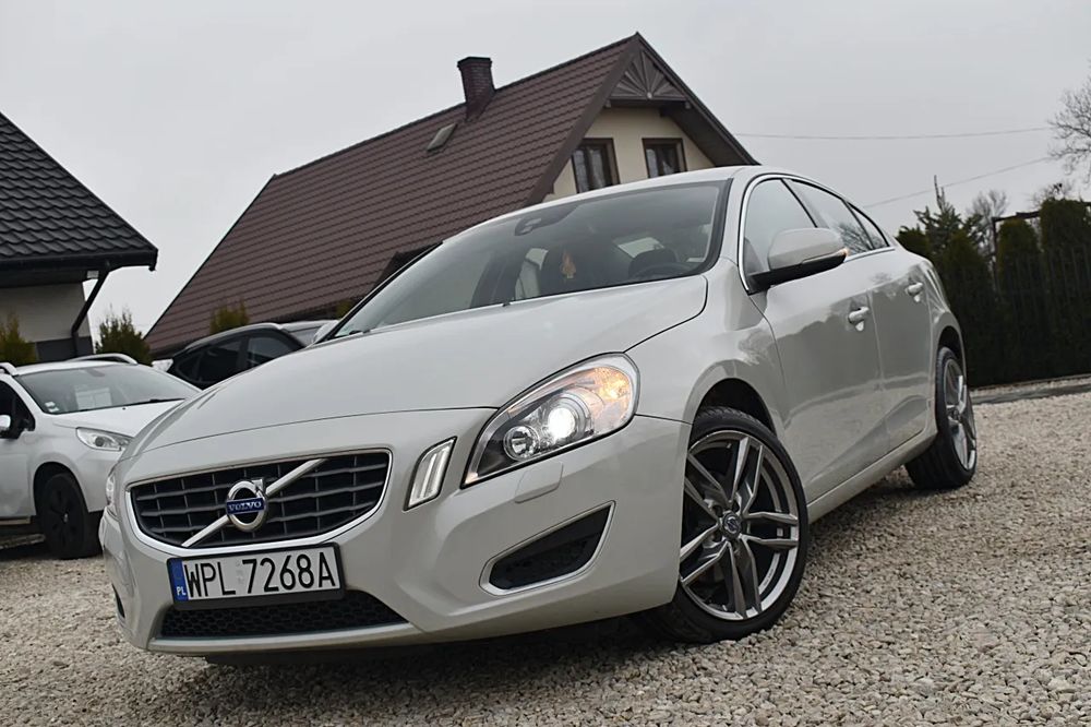 Volvo S60 II D3 Geartronic Summum 2011