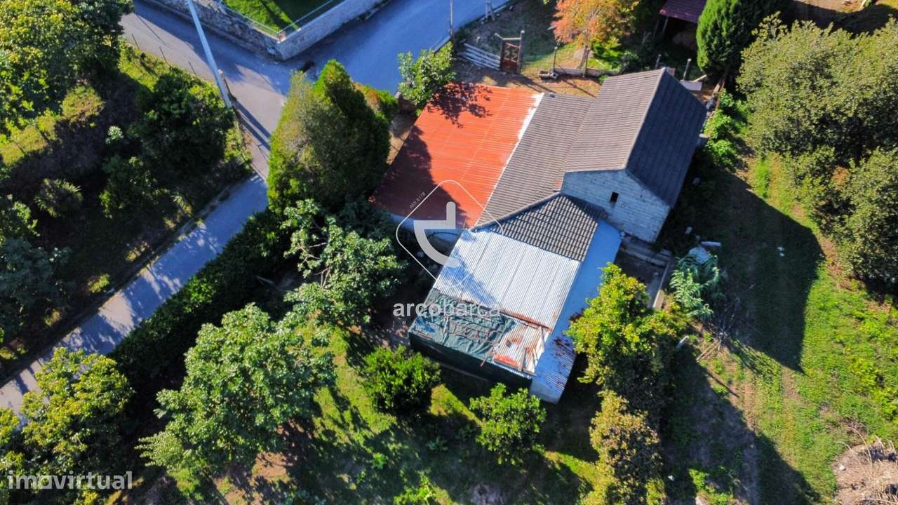 Quintinha com Potencial para Recuperação junto à Vila-39