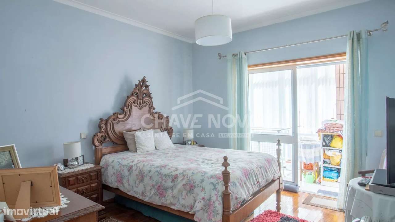 Apartamento T2 c/ varanda em Canelas-18