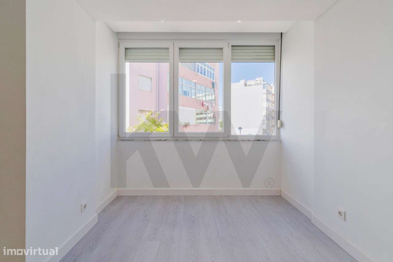 Excelente T2 Remodelado no Coração de Setúbal – Av. da República da Gu-10