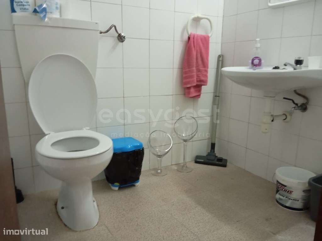 Loja de Rés do Chão e Cave no Centro da Cidade de Beja - Grande imagem: 4/13