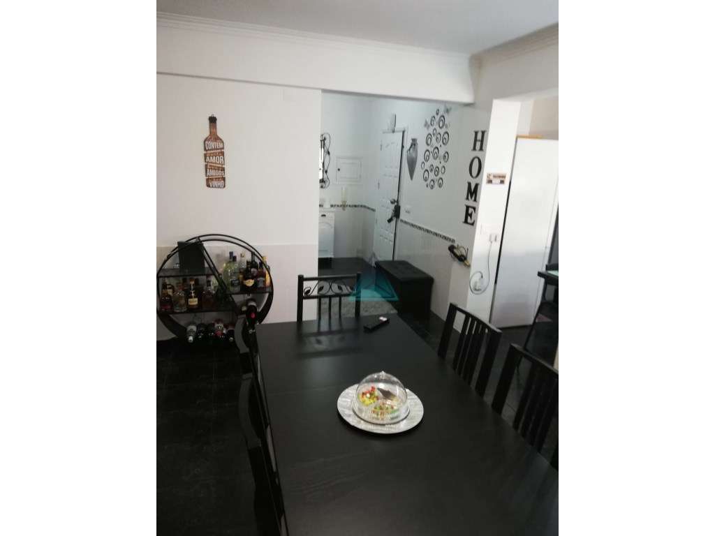 ApartamentoT2 com Open Space e 2 Entradas Independentes na Baixa da...-12