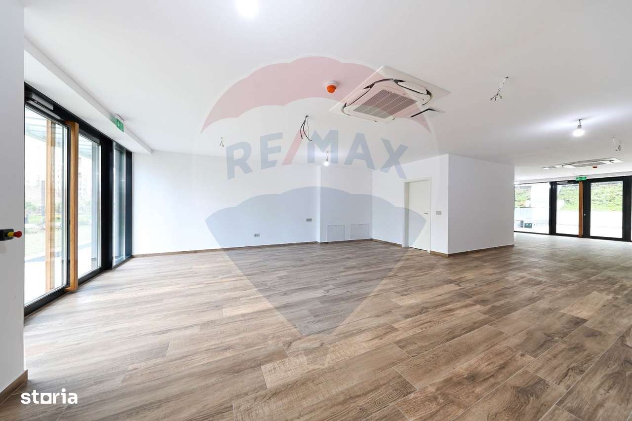 Spațiu comercial de închiriat, cu terasa, în zona Ultracentral! - Imagine principală: 5/18