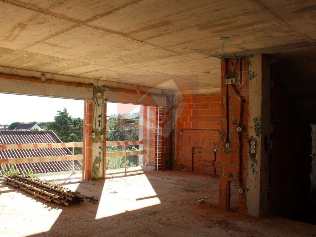 Moradia V3 em construção no Bairro do Girassol, Ramada-5