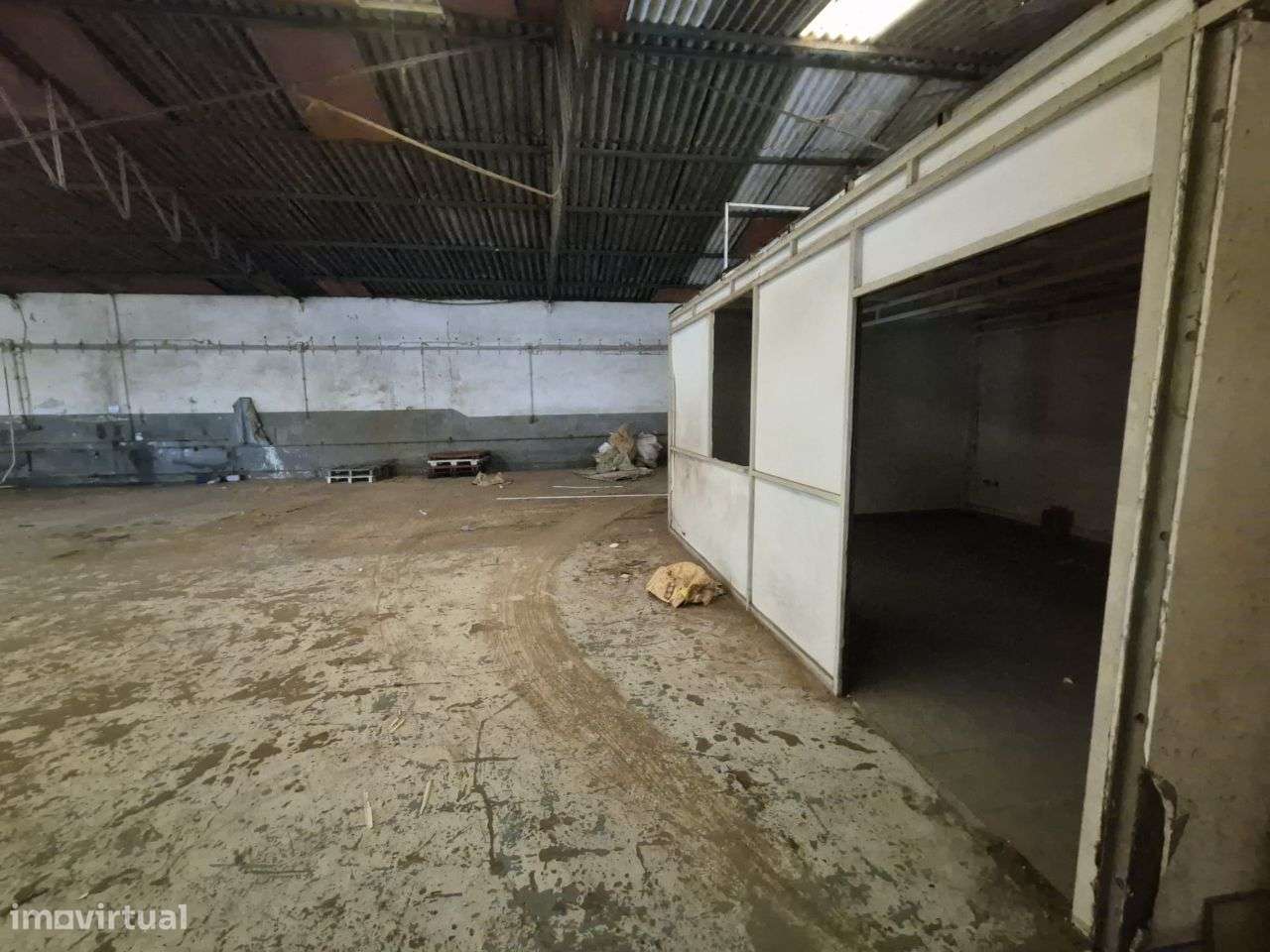 Armazém com Moradia na rua Regadio - Santa Maria da Feira-19