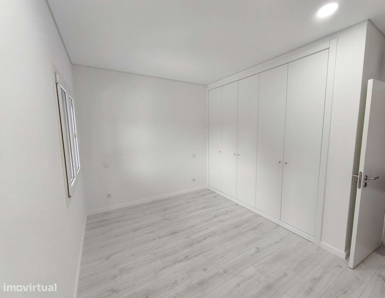 Apartamento T3 Novo c/ Parque de Estacionamento-11