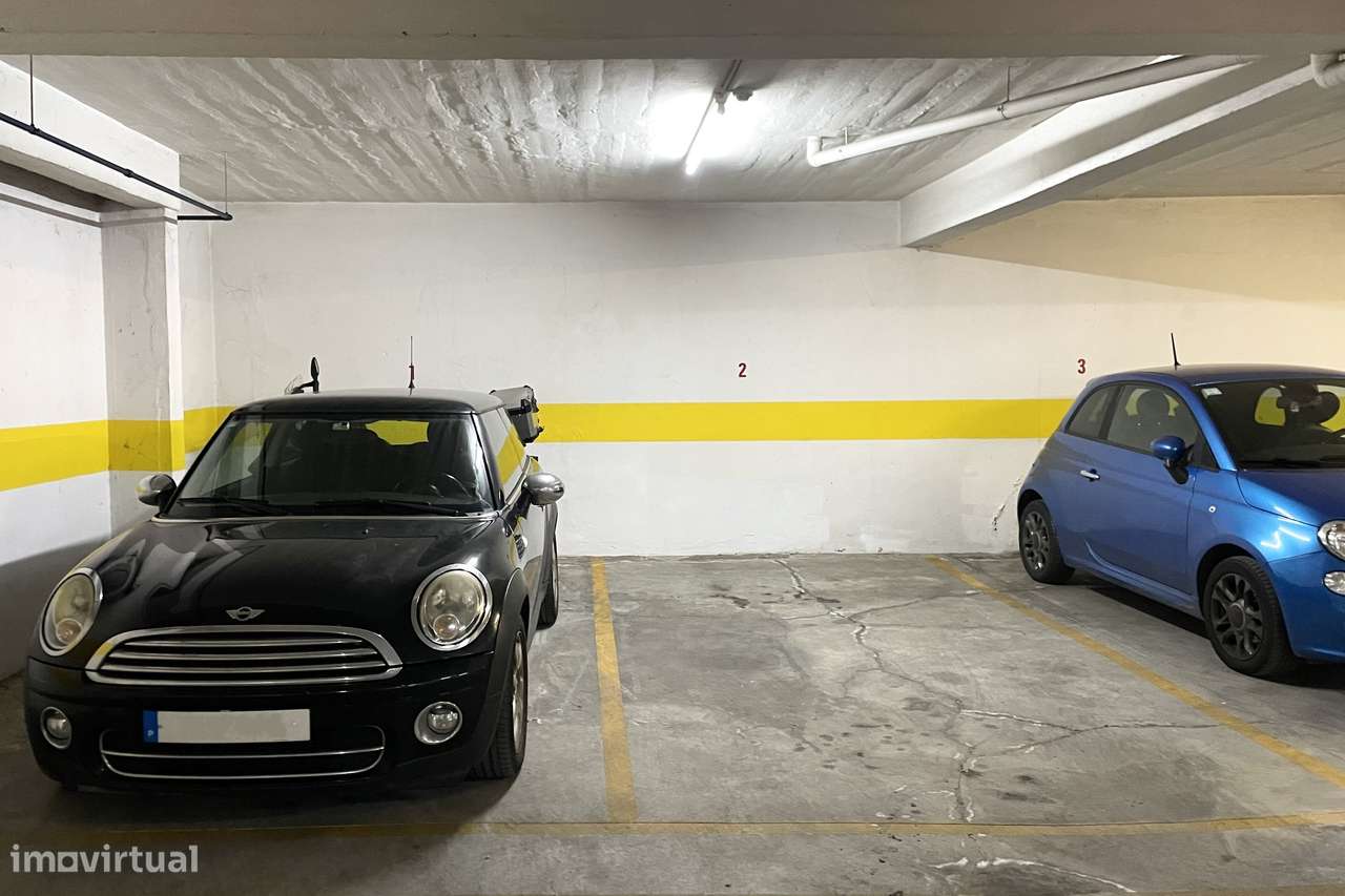 Lugar de Garagem Amplo 13m² | Laranjeiras | 100m da Loja do Cidadão - Grande imagem: 2/8